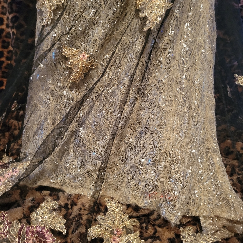 Gown - Picture 7 of 11